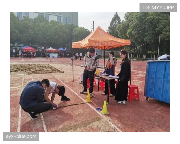 裁判职责详解：足球比赛中判罚和维持秩序的关键规则